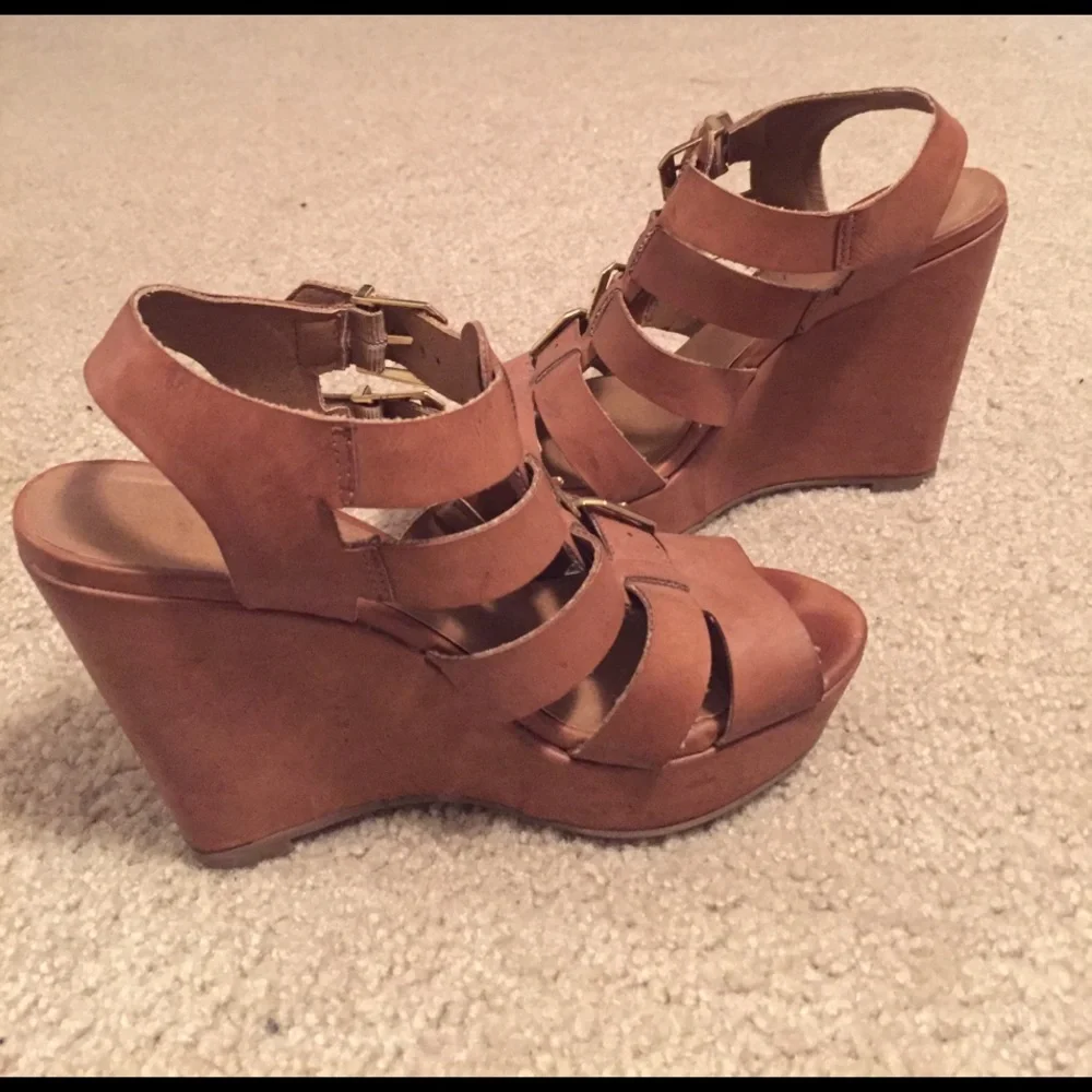 Madden Girl Tan Strappy Wedge Sandals with Gold Buckles